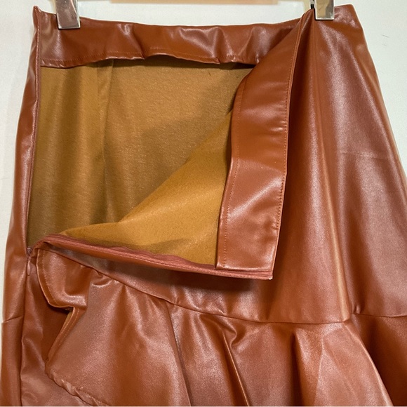 Brown Faux Leather Ruffled Mini Skirt S-M - Picture 4 of 4